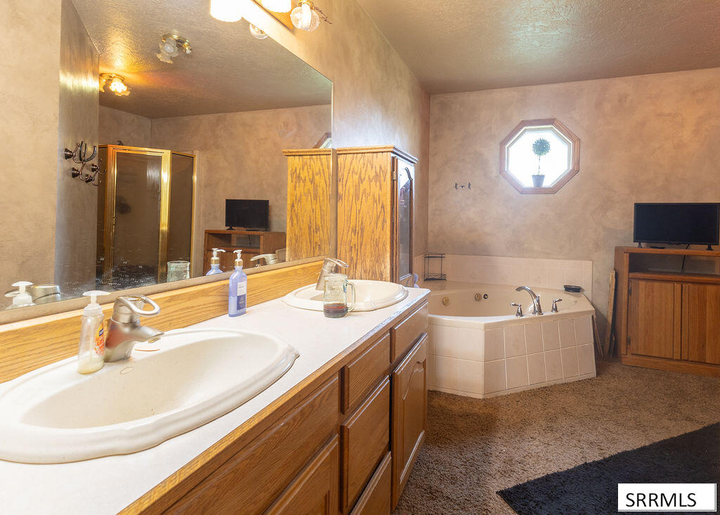 73 N 100 W Property Photo 11