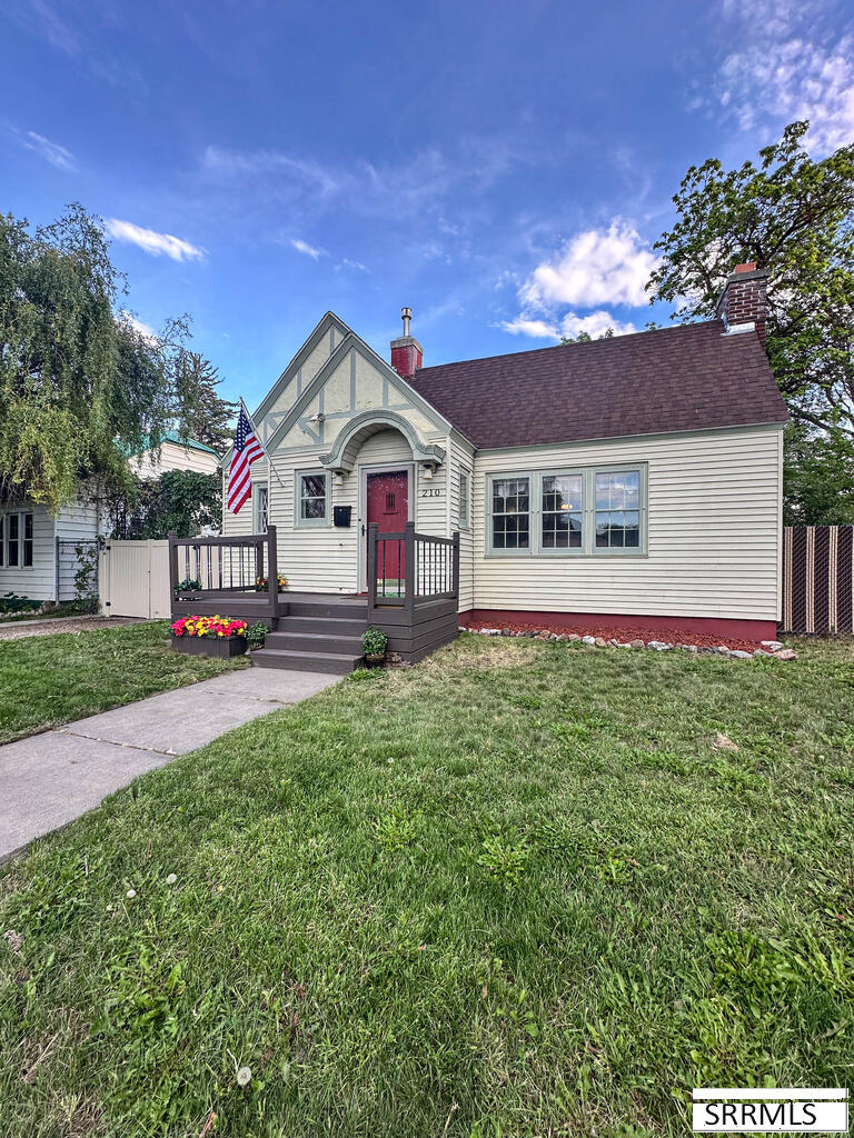 210 E 13th Street Property Photo 1