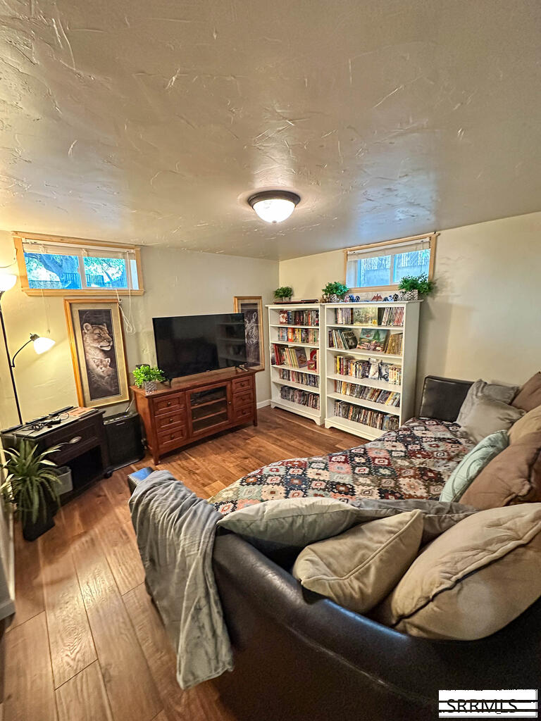 210 E 13th Street Property Photo 19
