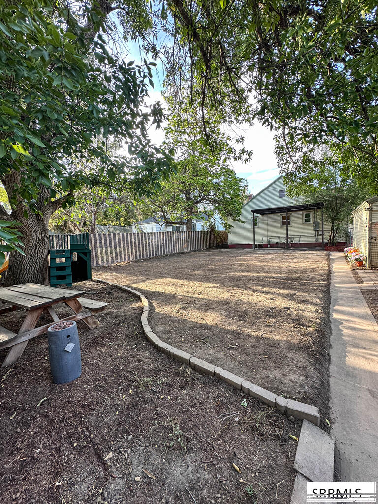 210 E 13th Street Property Photo 35