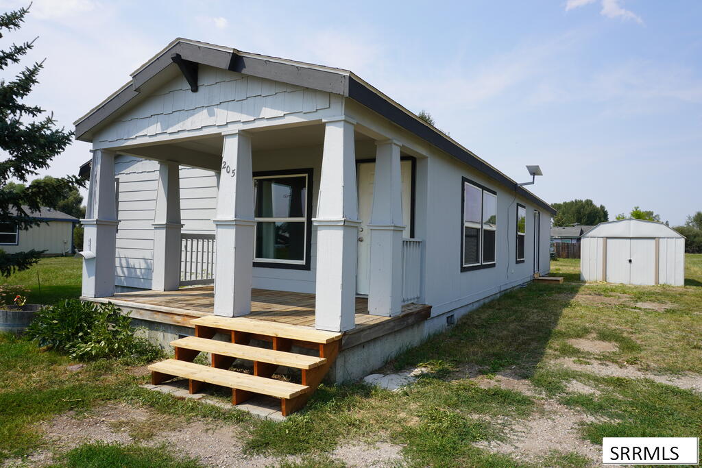 205 E Opal Avenue Property Photo 1