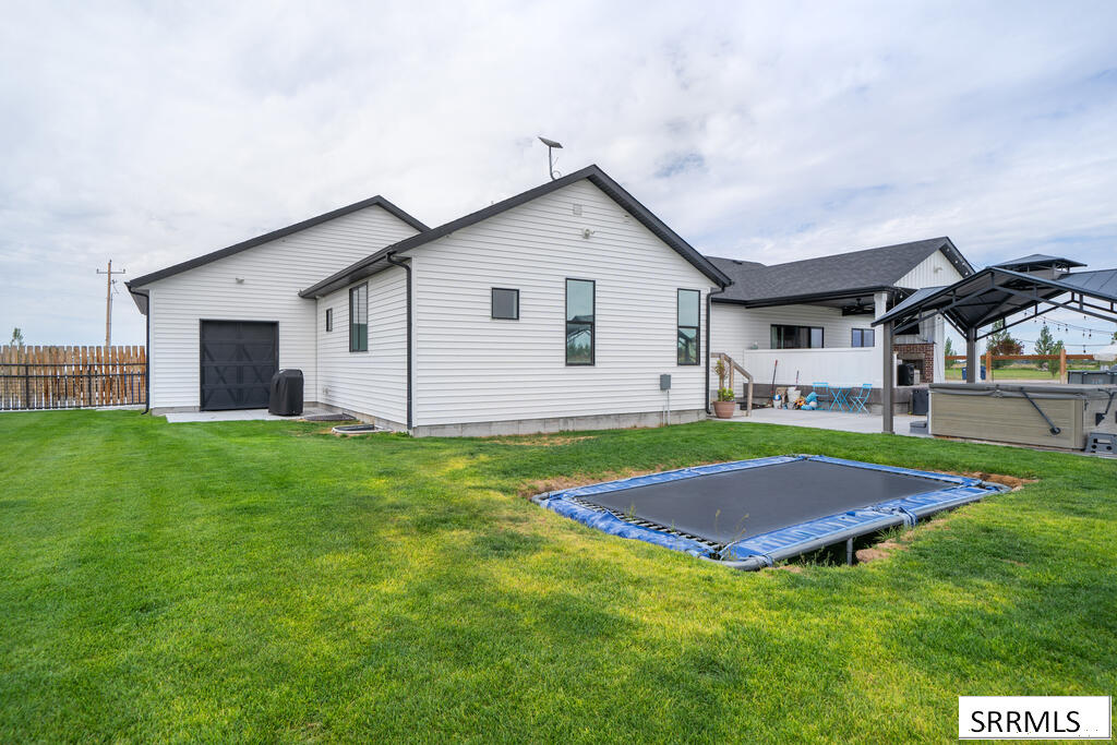 954 E 1100 N Property Photo 8