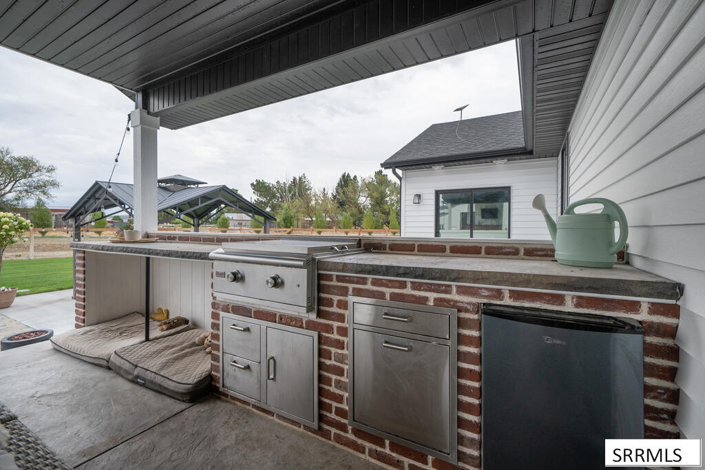 954 E 1100 N Property Photo 11