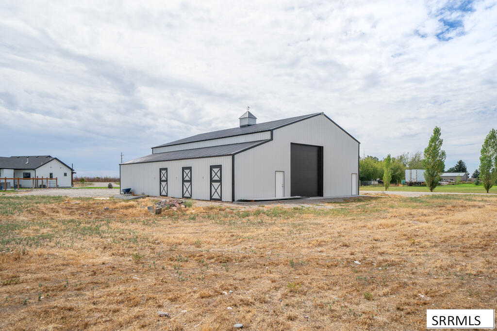 954 E 1100 N Property Photo 16