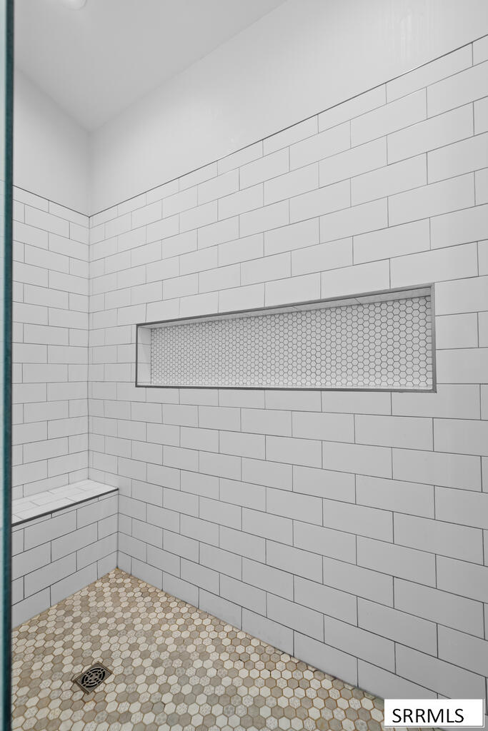 954 E 1100 N Property Photo 38
