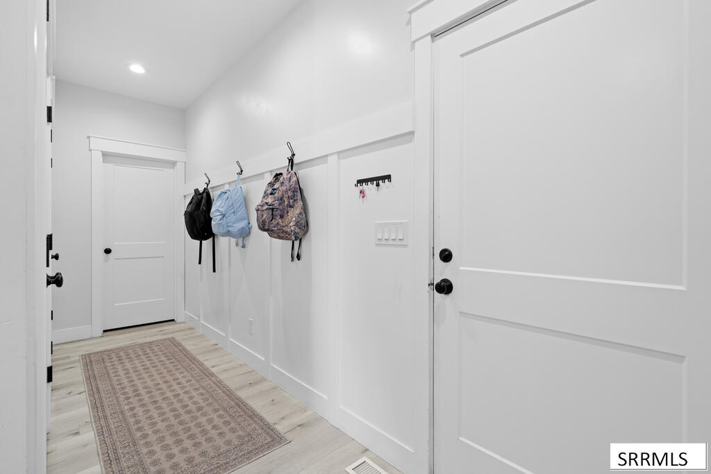 954 E 1100 N Property Photo 45