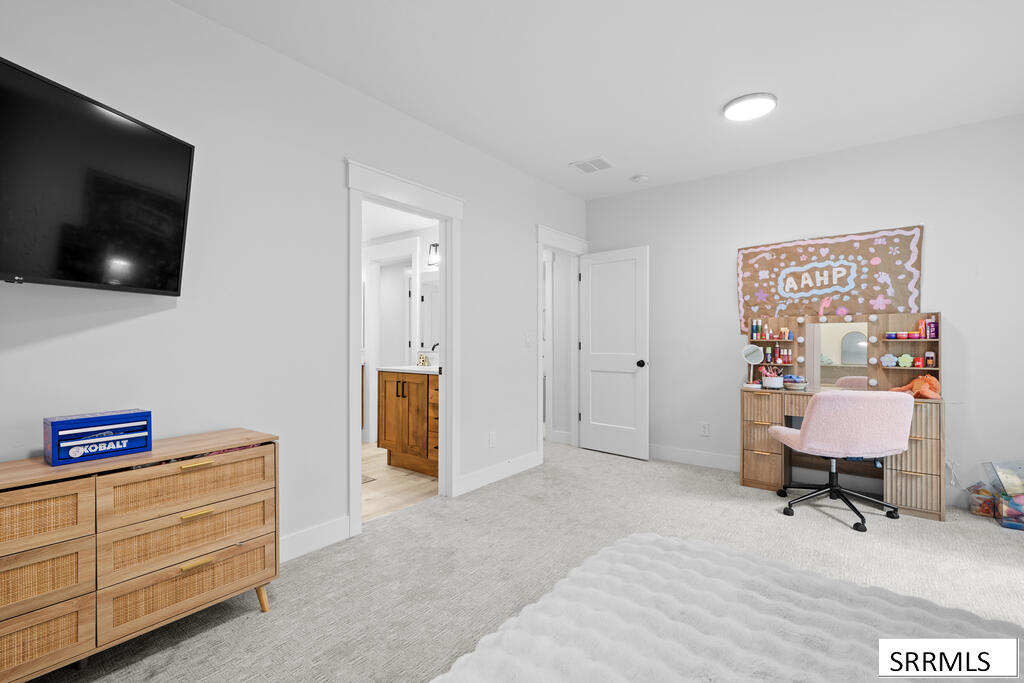 954 E 1100 N Property Photo 69