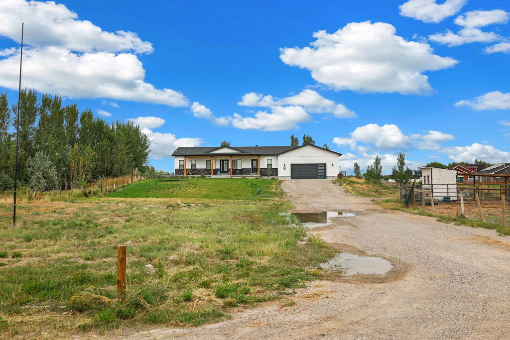 3819 E 420 N Property Photo 2