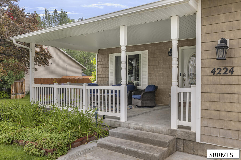 4224 Forest Glen Drive Property Photo 4