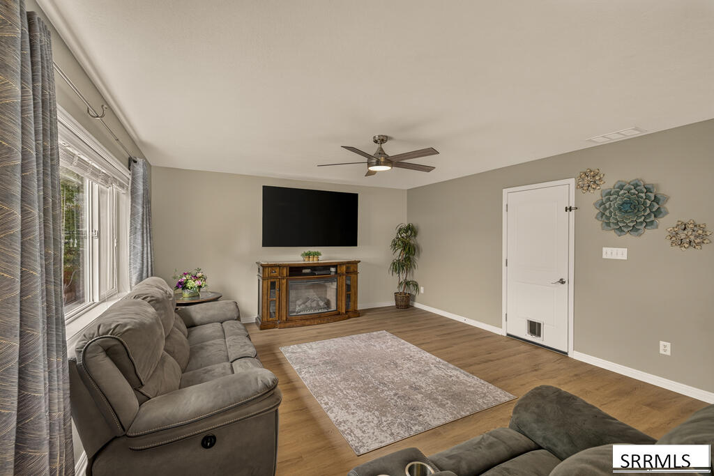 4224 Forest Glen Drive Property Photo 9