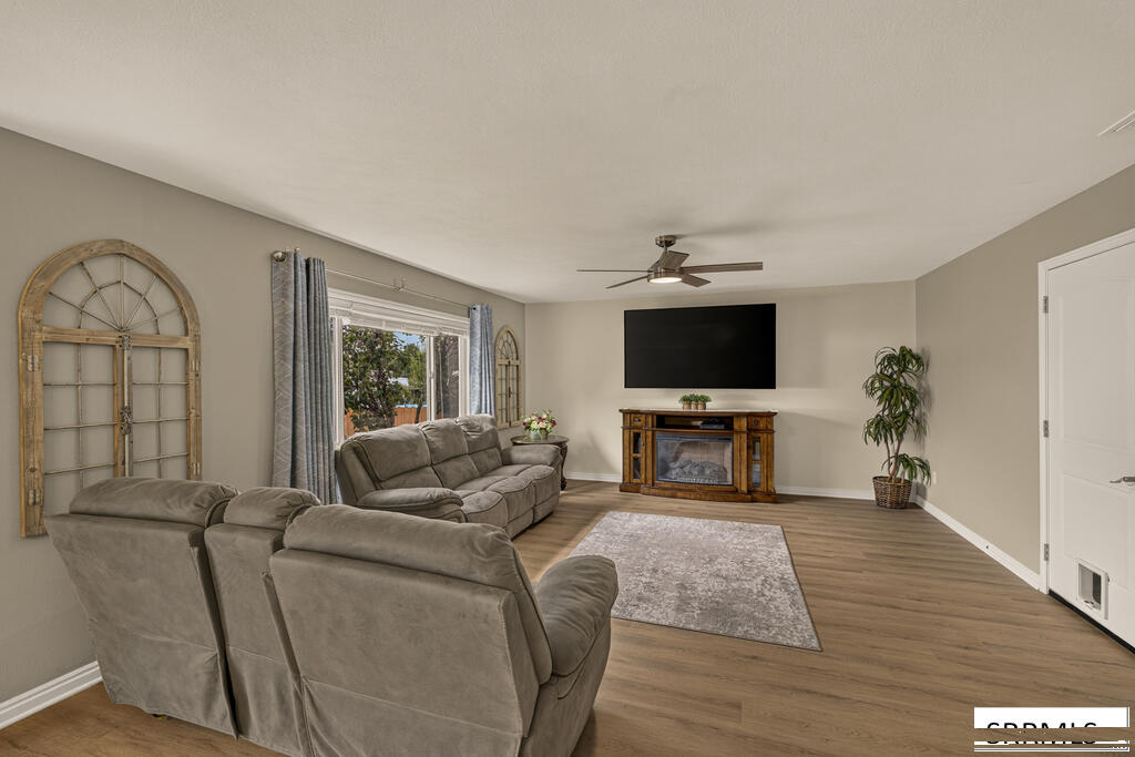 4224 Forest Glen Drive Property Photo 10