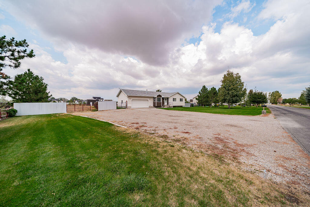 191 N 3990 E Property Photo 4