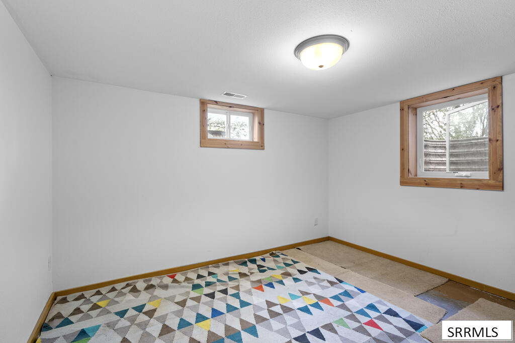 3363 E 81 N Property Photo 27