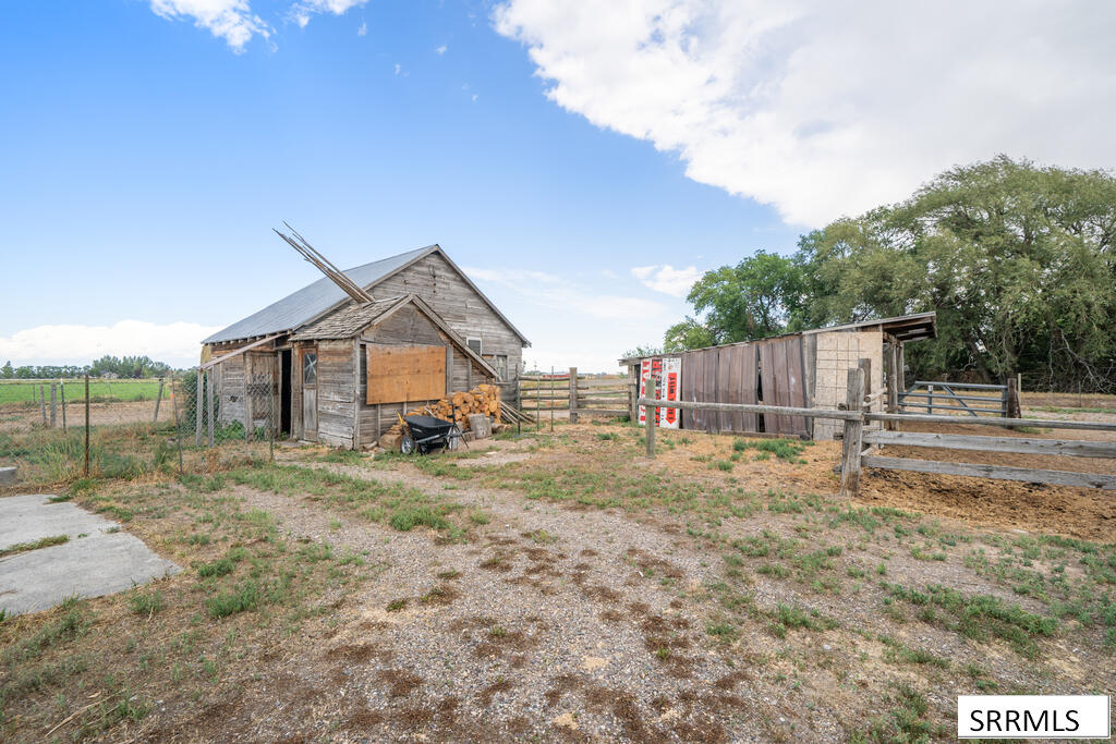 3363 E 81 N Property Photo 35