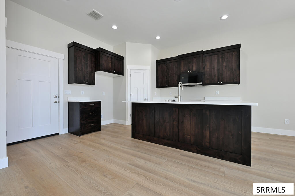 6880 Bronson Drive Property Photo 3