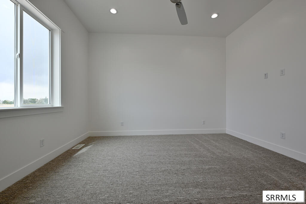 6880 Bronson Drive Property Photo 4