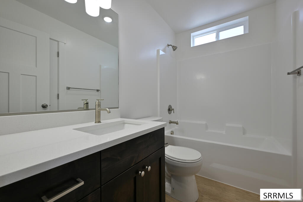 6880 Bronson Drive Property Photo 10