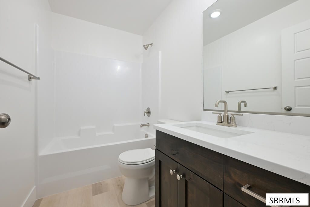 6902 Bronson Drive Property Photo 11
