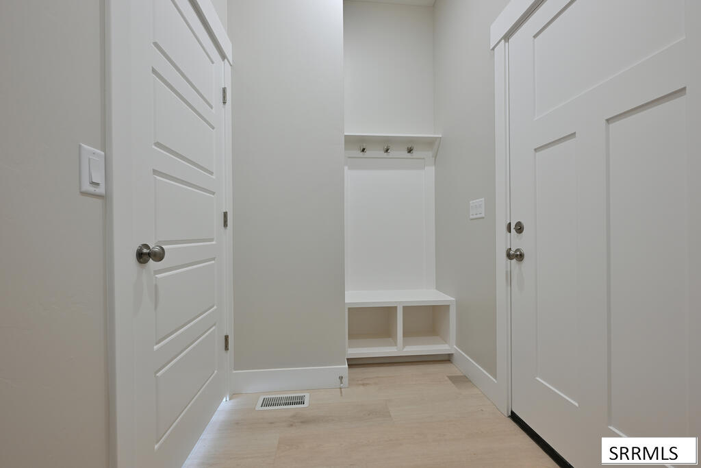 6902 Bronson Drive Property Photo 13