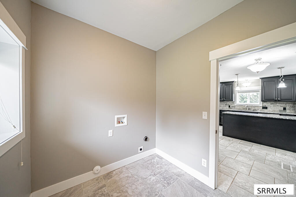 402 S 1100 W Property Photo 26