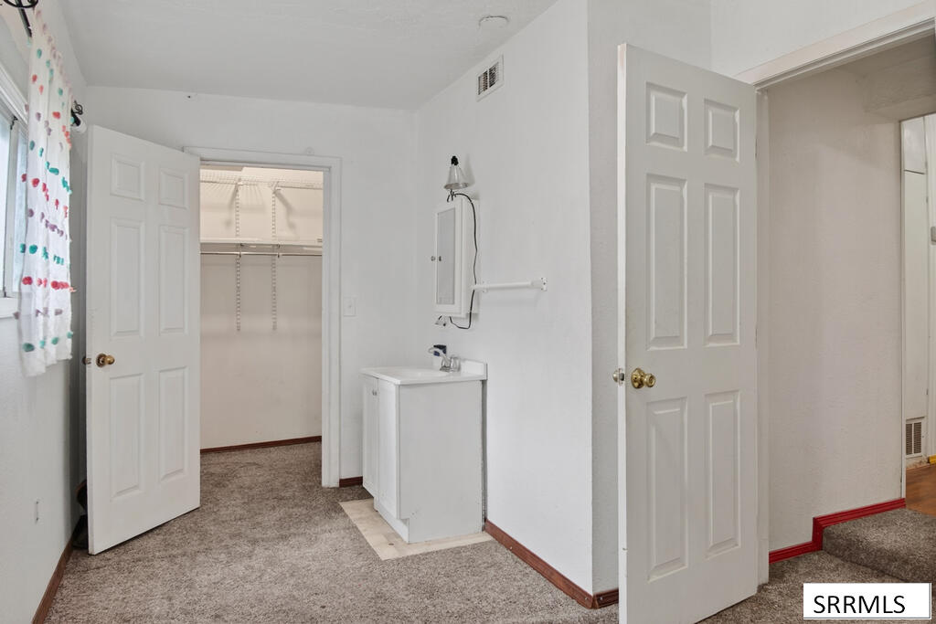 224 E Center Street Property Photo 33