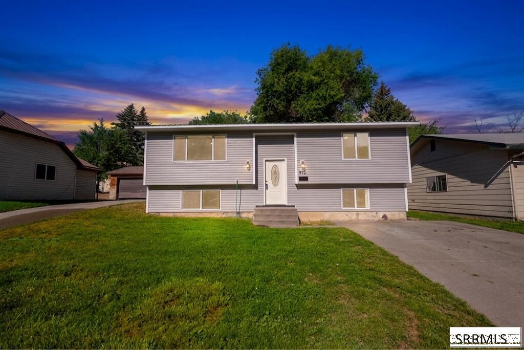 975 Blaine Avenue Property Photo 1