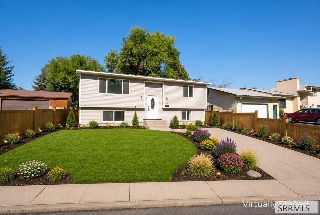 975 Blaine Avenue Property Photo 1