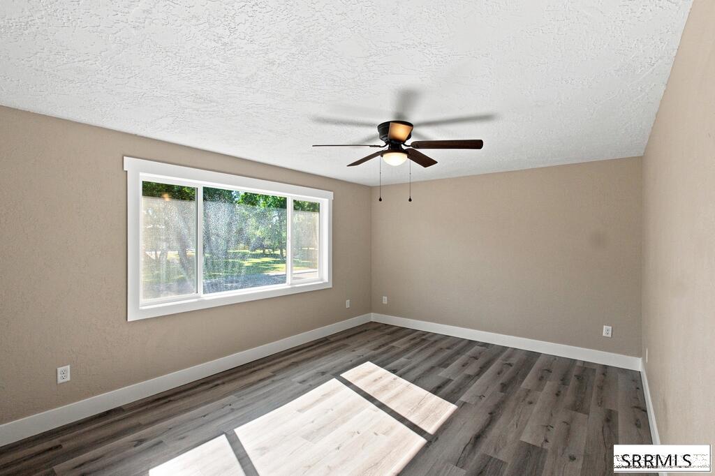 975 Blaine Avenue Property Photo 5