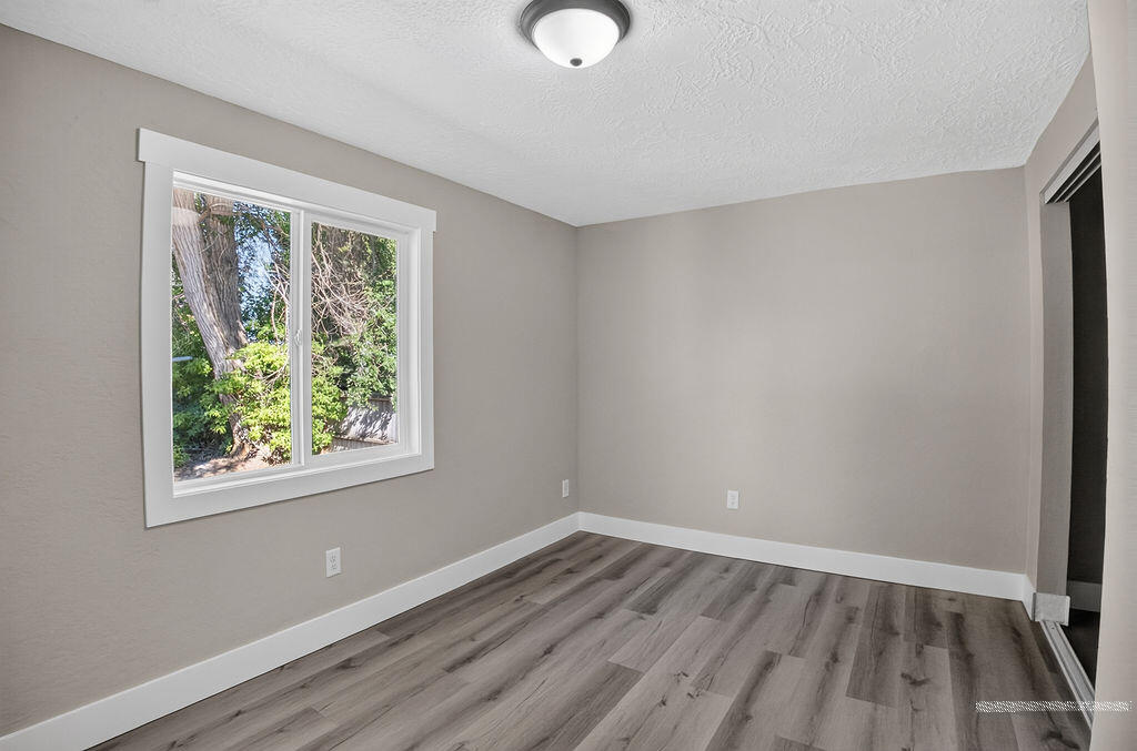975 Blaine Avenue Property Photo 18