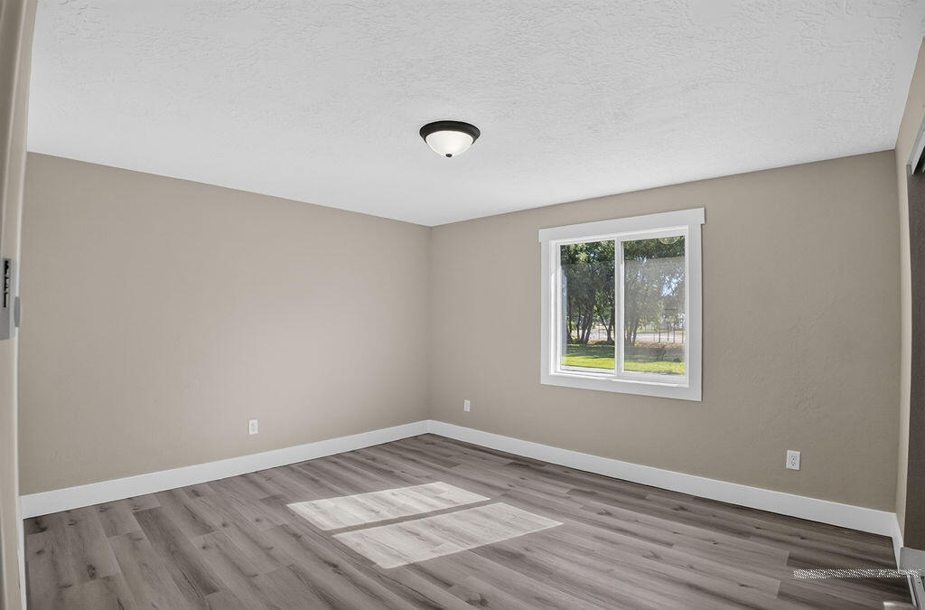 975 Blaine Avenue Property Photo 20