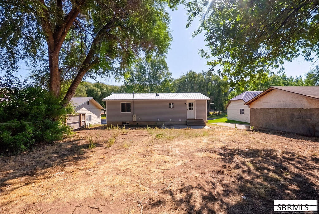975 Blaine Avenue Property Photo 43