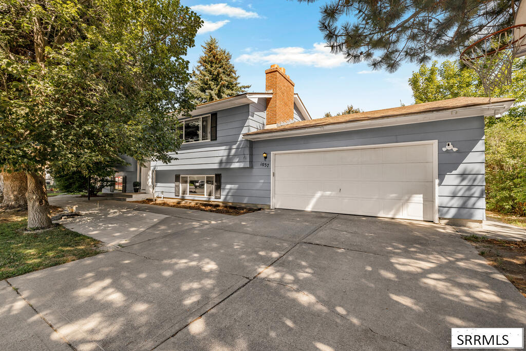 1037 Claredot Drive Property Photo 1