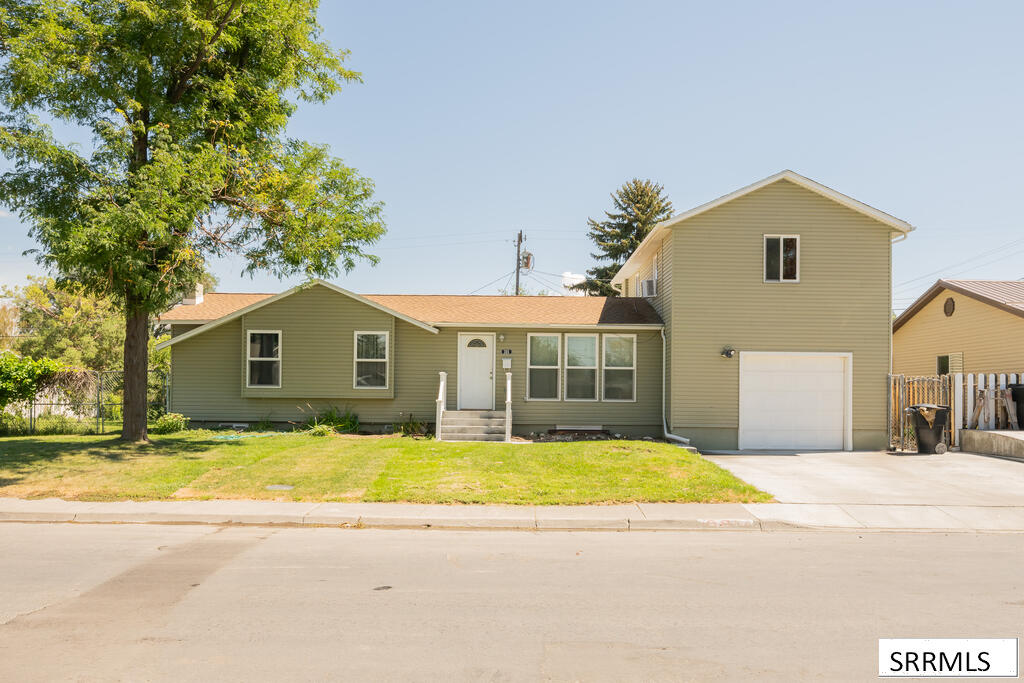 385 Berrett Avenue Property Photo 1