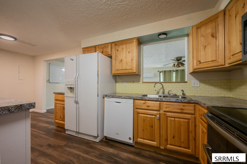 385 Berrett Avenue Property Photo 12