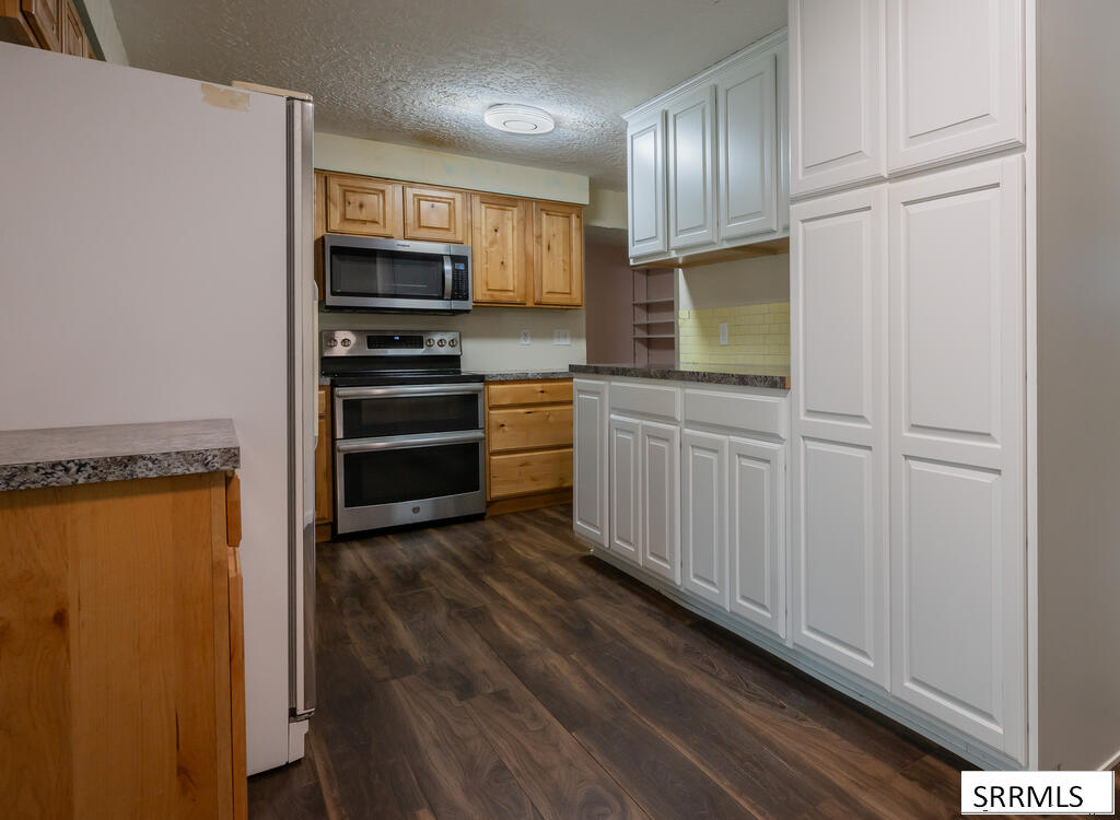 385 Berrett Avenue Property Photo 13