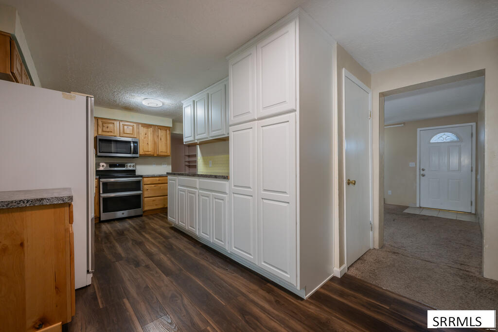 385 Berrett Avenue Property Photo 14