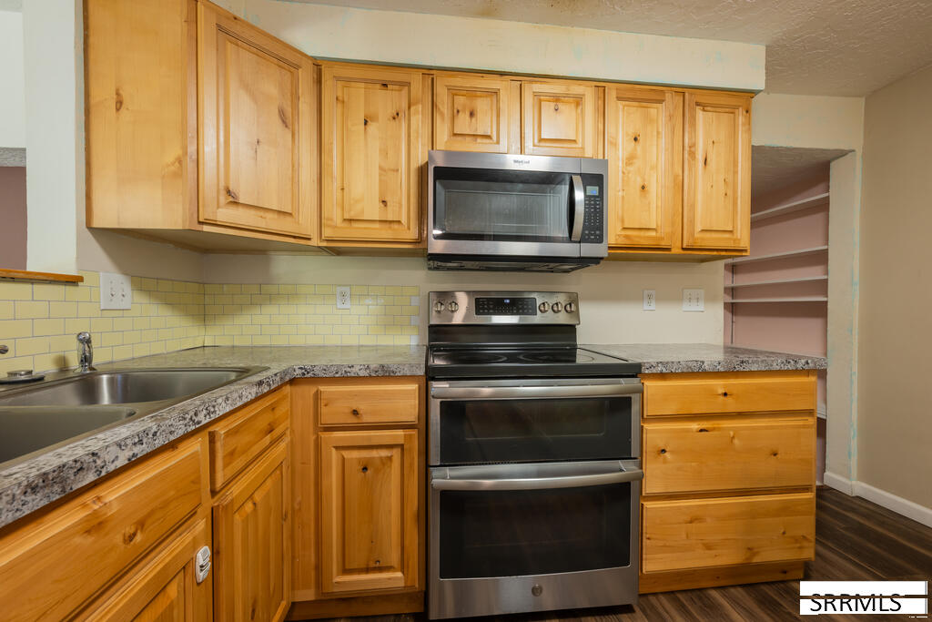 385 Berrett Avenue Property Photo 15