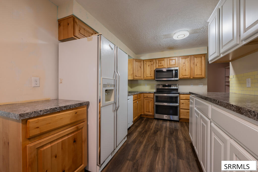 385 Berrett Avenue Property Photo 16
