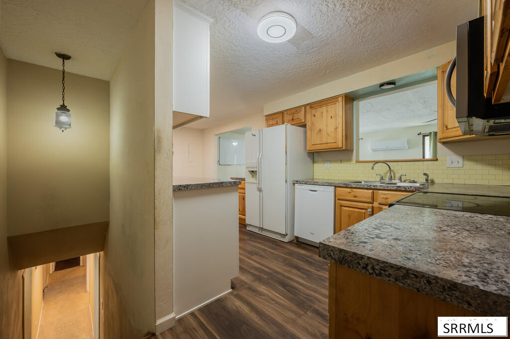 385 Berrett Avenue Property Photo 17