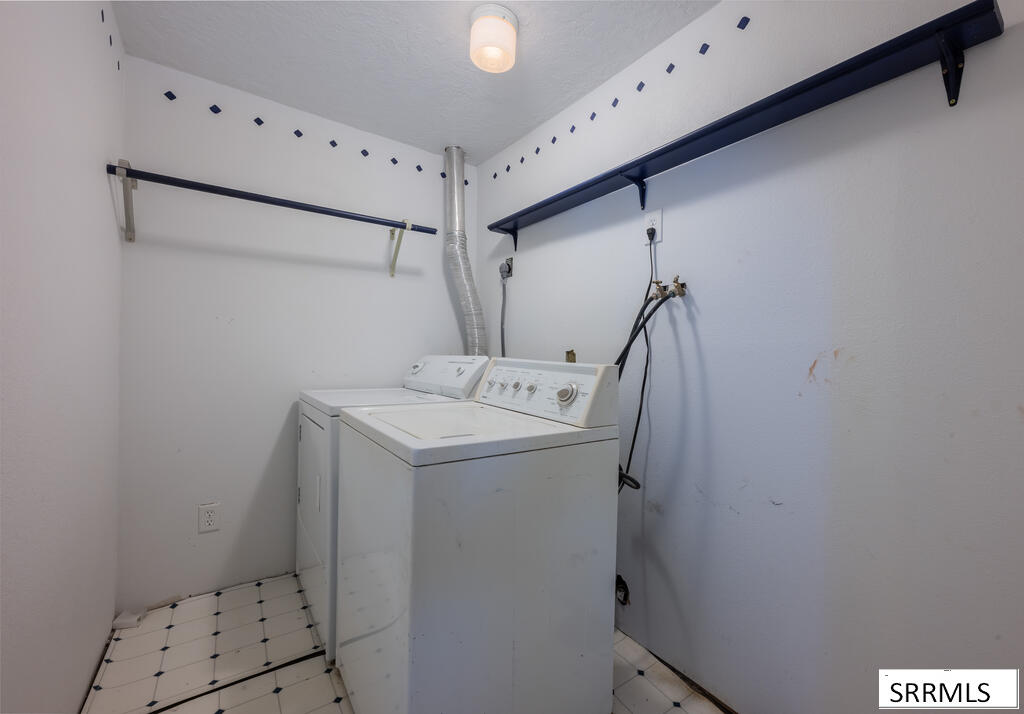 385 Berrett Avenue Property Photo 49