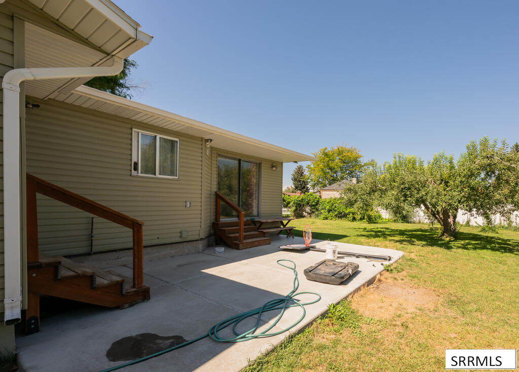 385 Berrett Avenue Property Photo 56