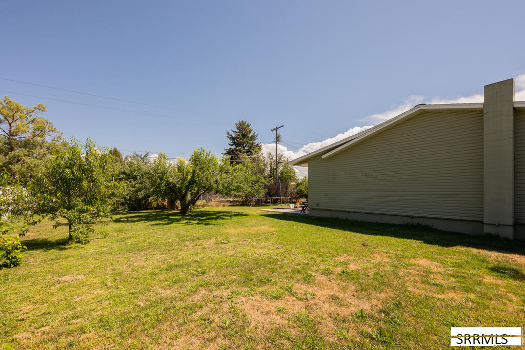 385 Berrett Avenue Property Photo 60