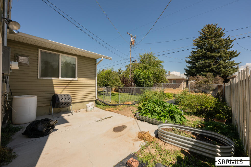 385 Berrett Avenue Property Photo 65