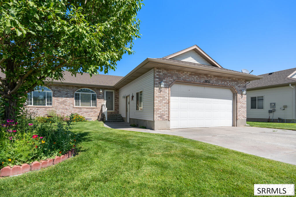 3737 Silverwood Circle Property Photo 1