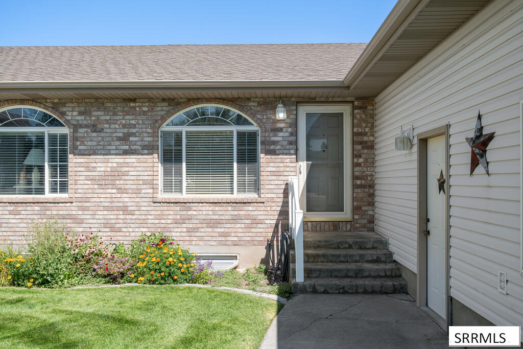 3737 Silverwood Circle Property Photo 2