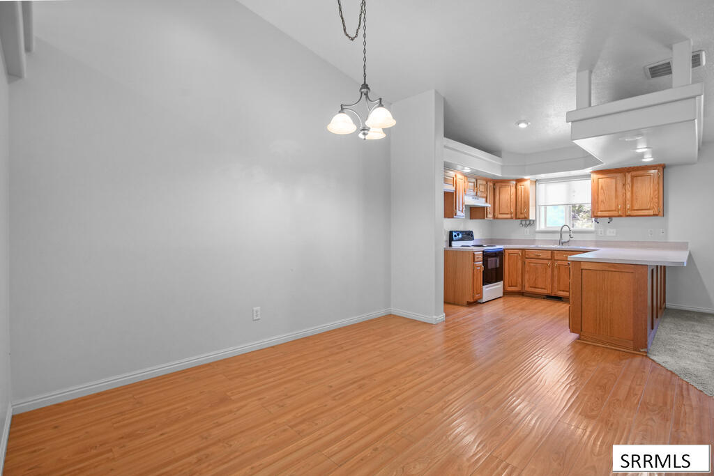 3737 Silverwood Circle Property Photo 4