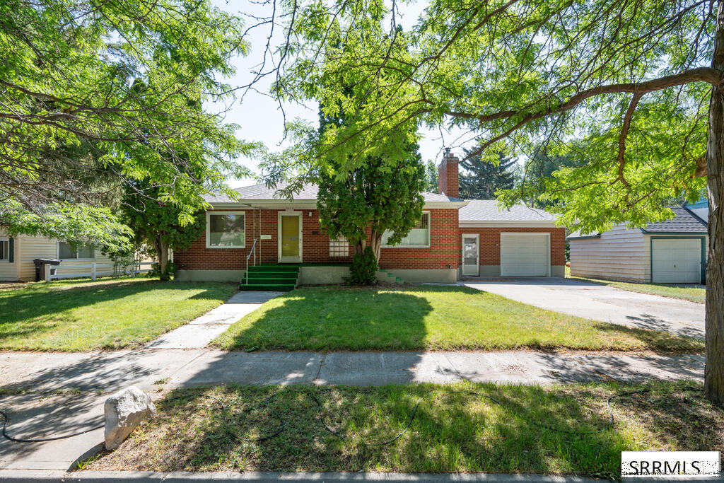 2011 Bremer Drive Property Photo 1