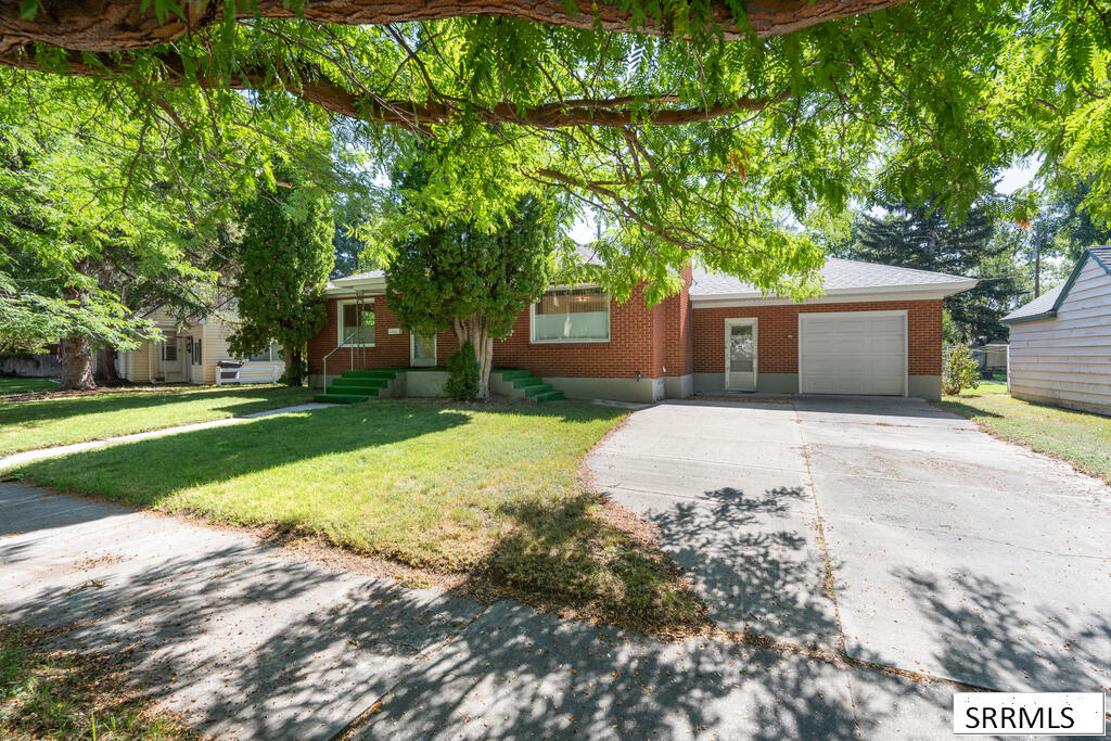 2011 Bremer Drive Property Photo 3