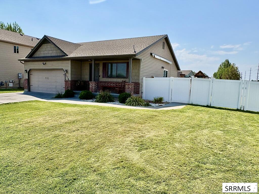 3518 E Pearce Drive Property Photo 1