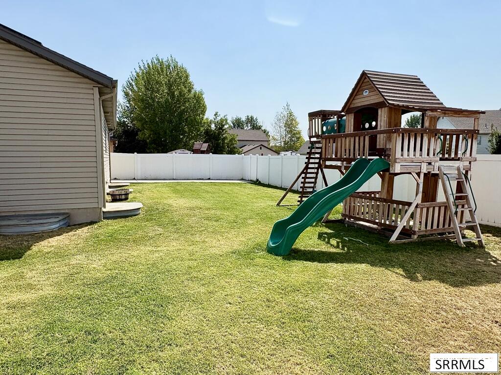 3518 E Pearce Drive Property Photo 30